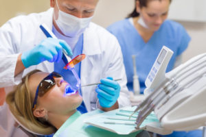 dental treatment 300x200 - Como se tornar um dentista